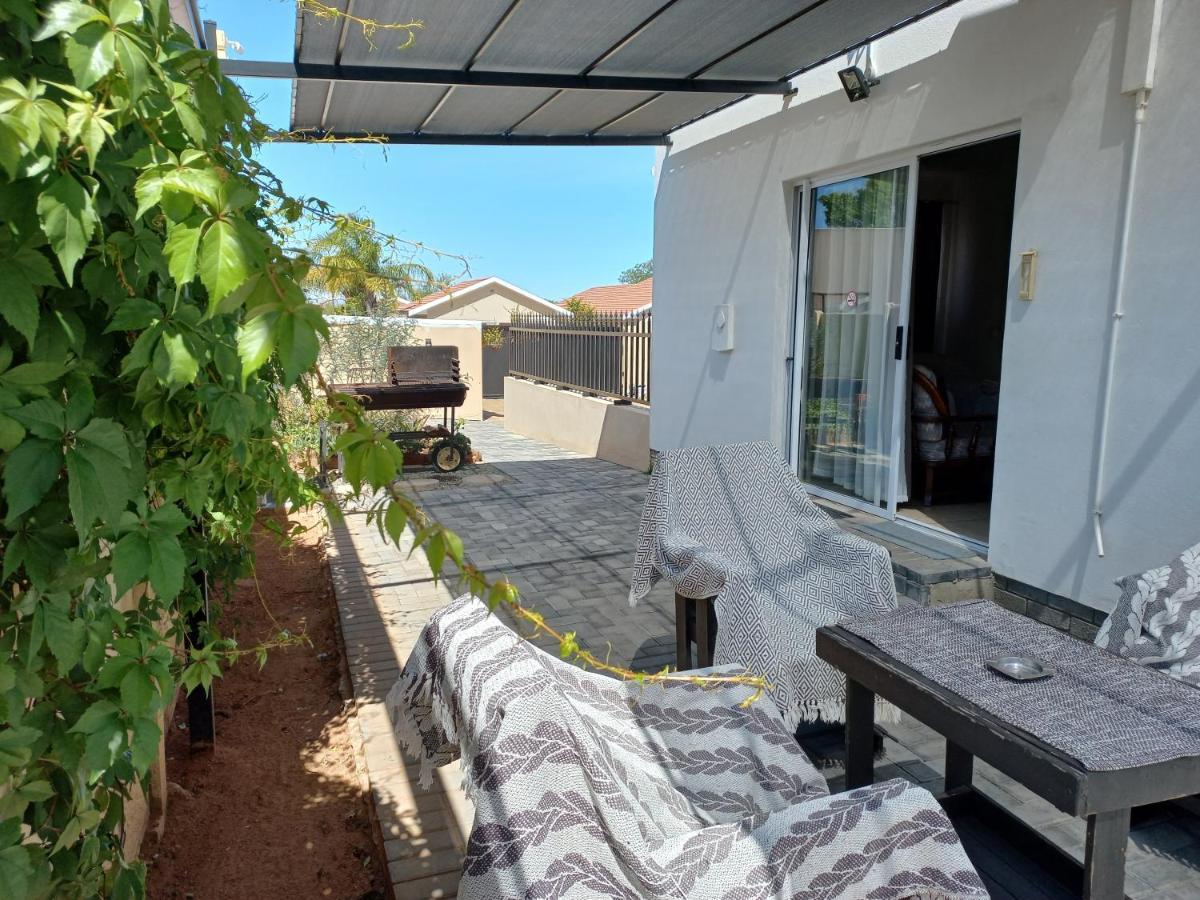 Come Home In Oudtshoorn Self-Catering Units Esterno foto