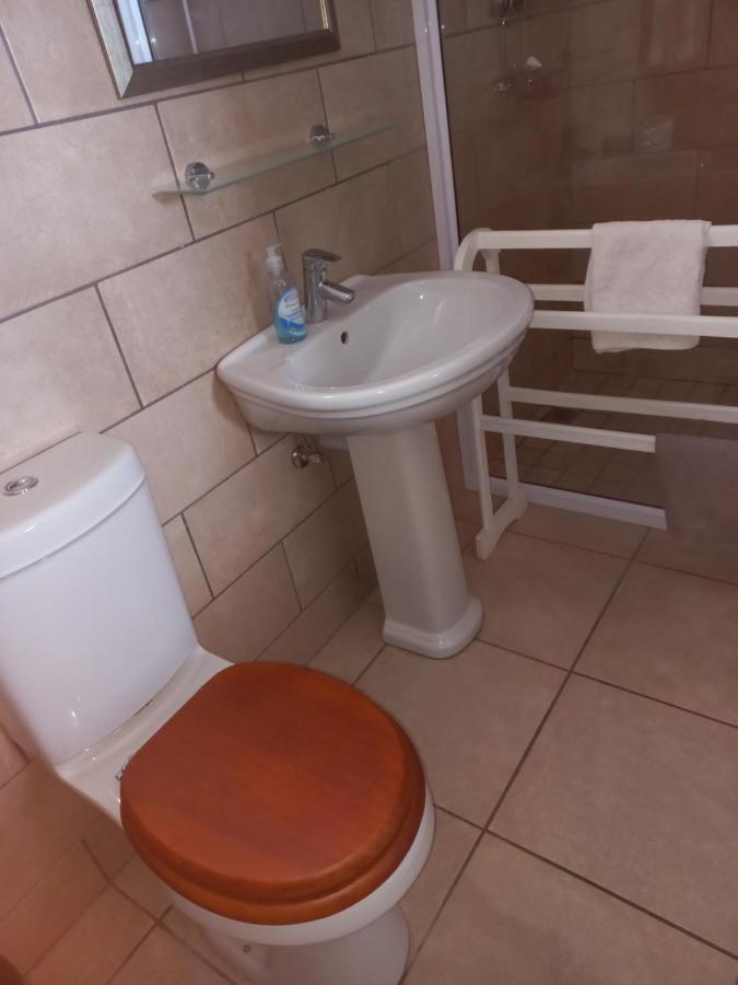 Come Home In Oudtshoorn Self-Catering Units Esterno foto