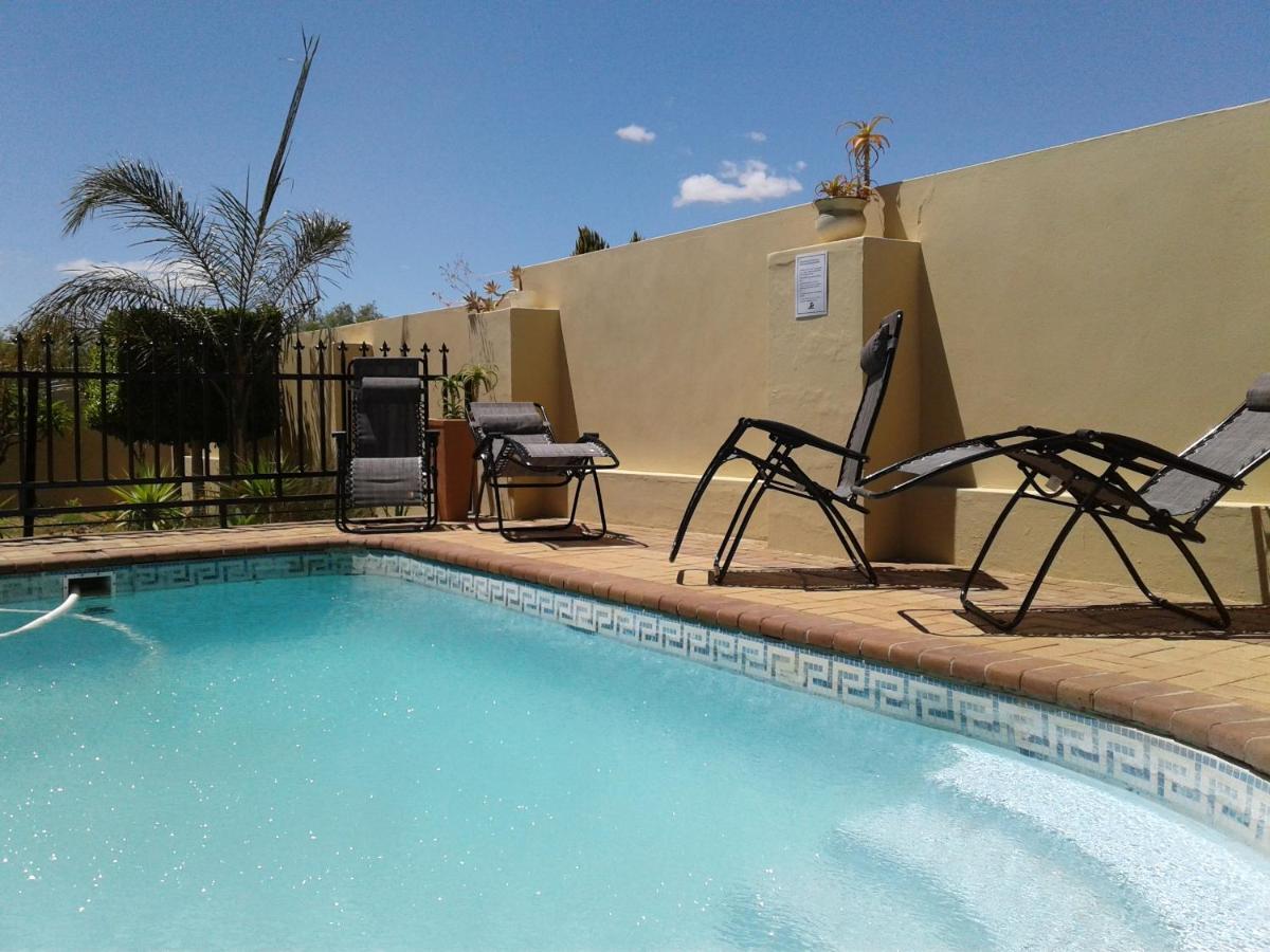 Come Home In Oudtshoorn Self-Catering Units Esterno foto